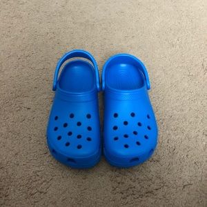 royal blue crocs